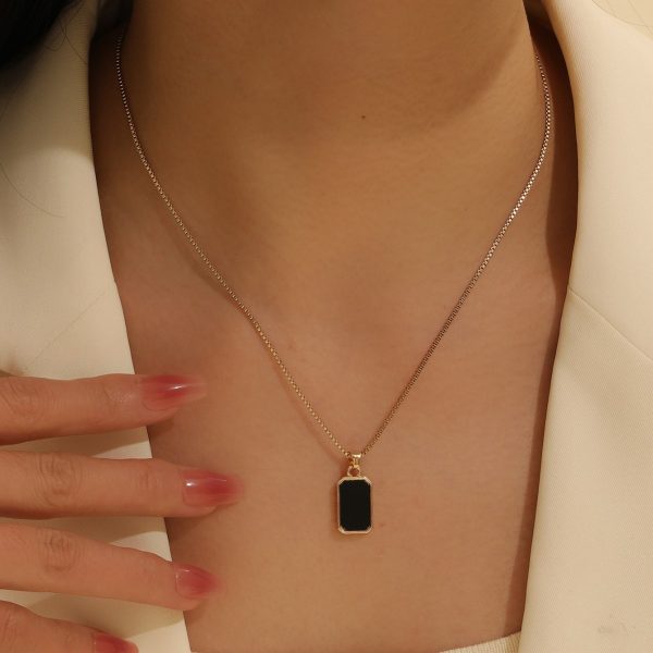 European and American cross-border fashion black rectangular brand necklace Women's collarbone chain geometric personality versatile necklace