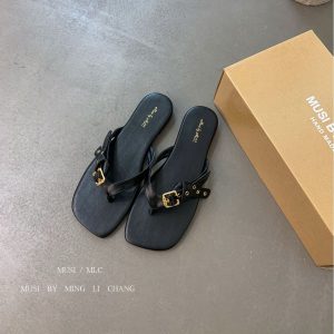 2025 new spring and summer square toe flat belt buckle French vintage clip outside to wear holiday flip flops for women