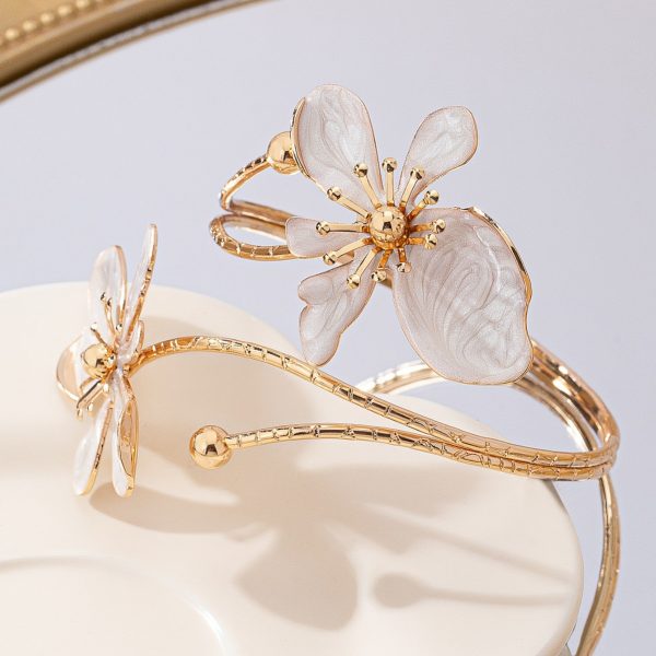 European and American cross-border elegance and simplicity, fresh and sweet design, gold enamel glaze craft flower open bracelet - Image 2