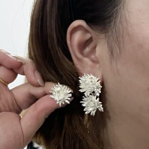 French vintage heavy industry asymmetrical flower earrings fashion temperament high-end sense exaggerated cold wind petal earrings women