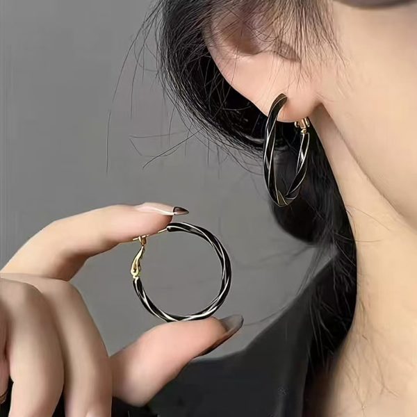 2025 New French Retro Black Oil Drip Oil Exaggerated Large Earring Earrings Women European and American Advanced Sensibility Circle Earrings Women