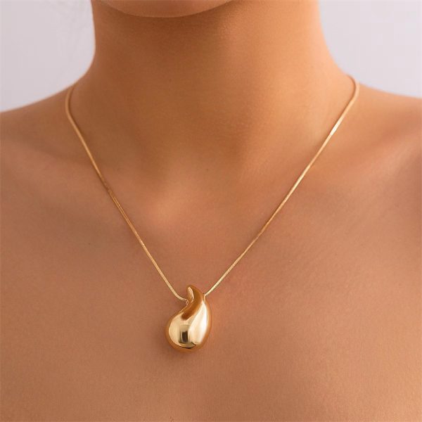 Simple European and American feng shui drop necklace feminine simple and versatile niche design clavicle chain 2023 new style
