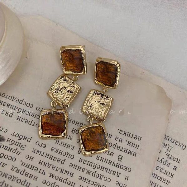Baroque retro French resin square long earrings simple temperament Hong Kong style niche design ins earrings - Image 4