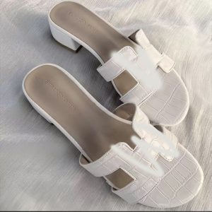 Real sheepskin summer lazy H sandals are fashionable and versatile, beach flats, ins, trendy white slippers for women to wear