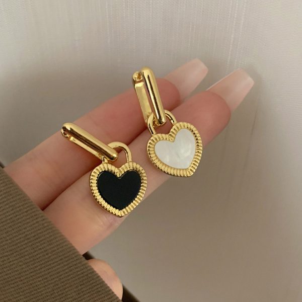 Black and white double sided love lock earrings French vintage luxury fashion commuter earrings exquisite and versatile earrings wholesale - Image 2