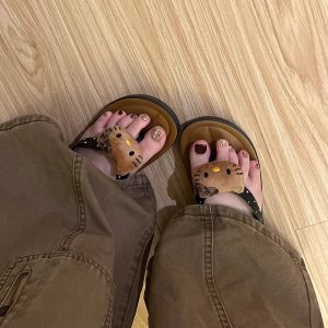 Hello kitty flip-flops women's summer wear clip foot seaside beach anti-slip soft-soled sandals 2025 new model