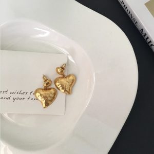 Guli Nazha has the same texture love earrings, French art retro handmade frosted love peach heart stud earrings