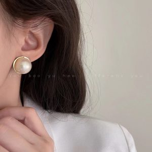 French vintage big pearl earrings, women's niche design, retro earrings, 2023 new trendy foreign style celebrity earrings