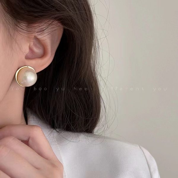 French vintage big pearl earrings, women's niche design, retro earrings, 2023 new trendy foreign style celebrity earrings - Image 3