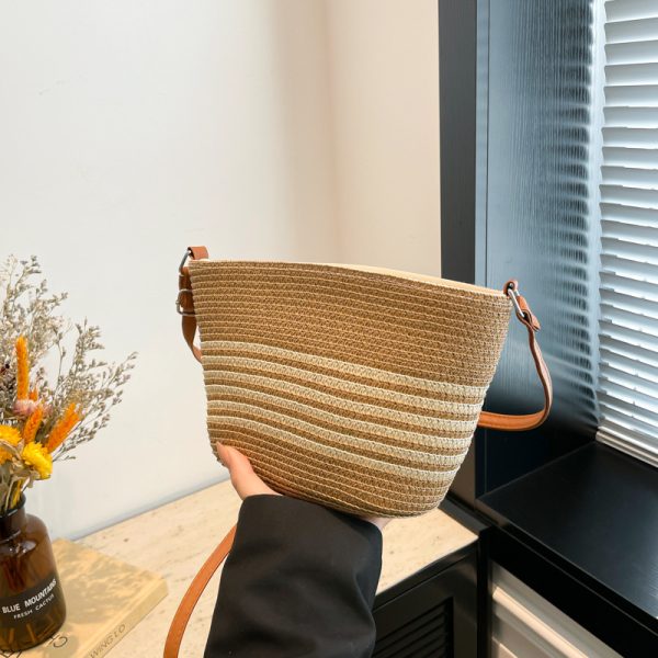 Spring popular vacation style straw woven bucket woven bag women's seaside large capacity versatile shoulder crossbody bag fashion