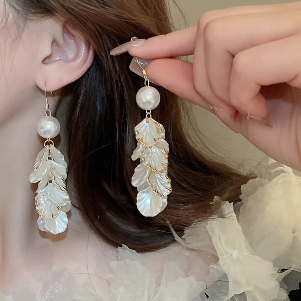 French pearl petal tassel ear hooks, elegant high-end long earrings, earrings, light luxury, temperament, fashion earrings, women
