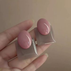 Deadwood rose pink French vintage resin contrast geometric square earrings for women high-end temperament Hong Kong style earrings