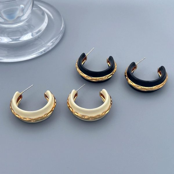 French niche wide C-shaped circle earrings, black gold series, personalized retro stud earrings, temperament, high-end earrings, women