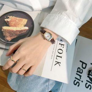 Cross-border popular French retro, exquisite and simple, personalized tonneau quartz watch, nostalgic belt watch for schoolgirls