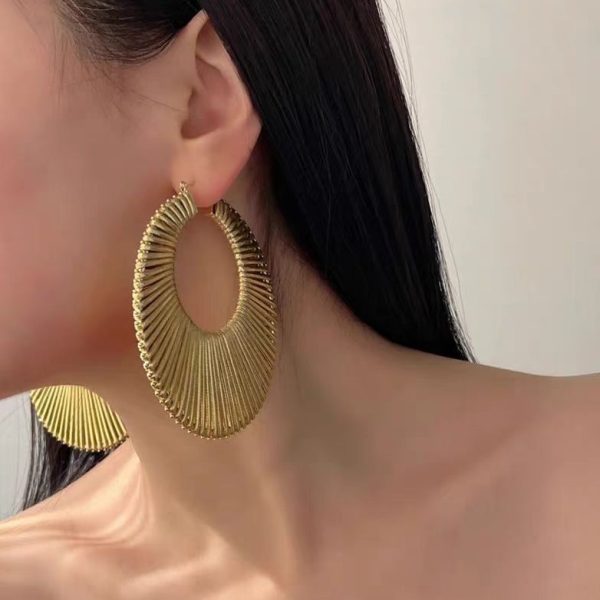 European and American retro exaggerated hand-braided earrings, exaggerated personality, fashionable earrings, high-end temperament, versatile earring women