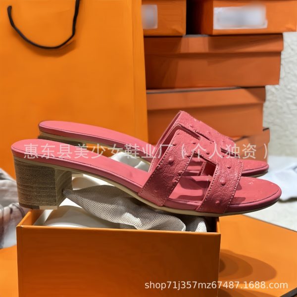 Foreign trade high version H ostrich pattern block heel slippers women's 5CM leather high heels on the beach wear a word sandals and slippers - Image 3