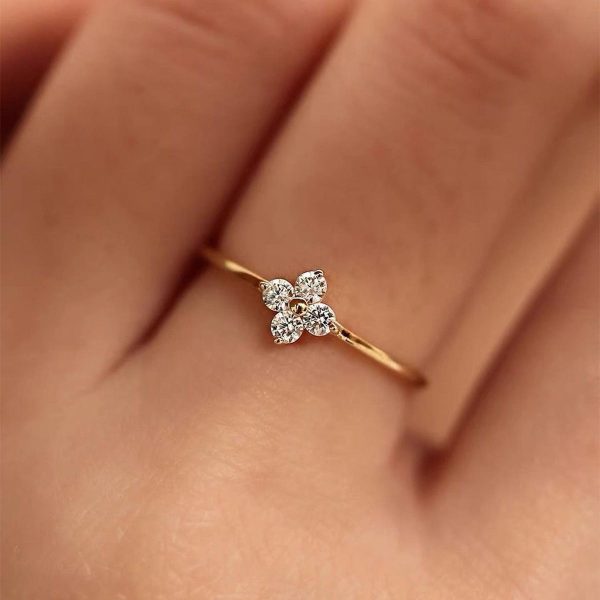 French light luxury style four-leaf clover micro-inlaid zircon rings, women's niche design sense, personality pop jewelry spot