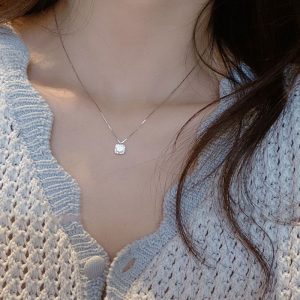 Small square diamond flash diamond necklace accessories female niche design, light luxury temperament, high-end sense ins cold wind clavicle chain