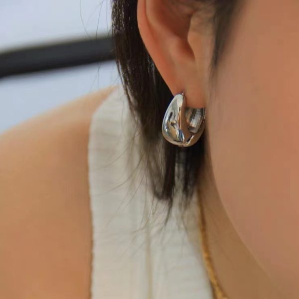 Unique, niche, French retro, cold style, high-end earrings, brass 22K real gold, simple circle temperament earrings - Image 2