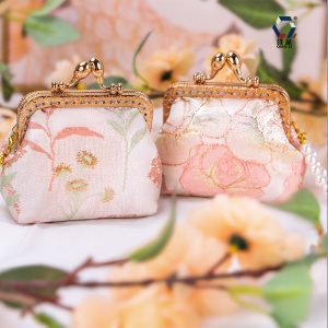 [Qian Li] new Chinese style brocade mouth gold bag coin wallet women's hand pearl mouth gold bag finished product wholesale