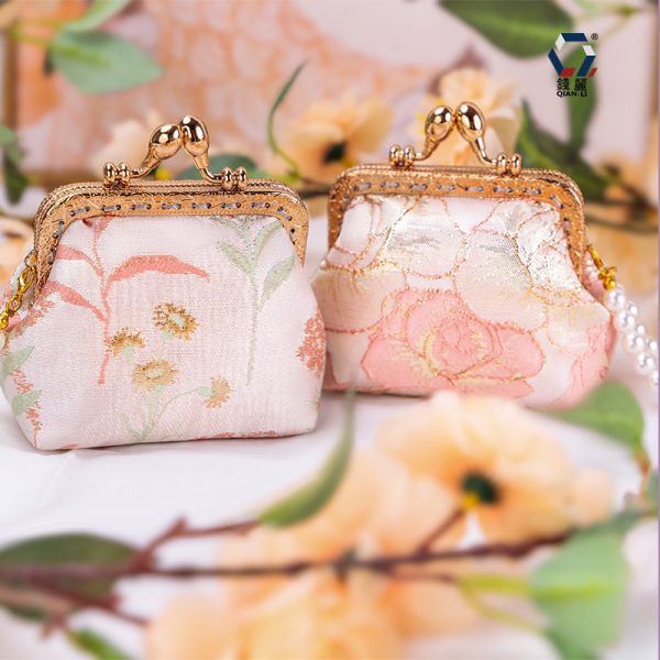 [Qian Li] new Chinese style brocade mouth gold bag coin wallet women's hand pearl mouth gold bag finished product wholesale - Image 4