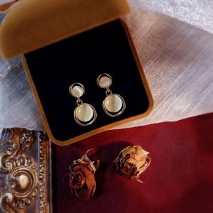 "French Town" gentle and simple, court retro cat-eye earrings, high-end vintage vintage earrings, ear clips