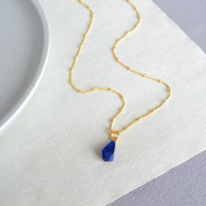 French niche, simple, light luxury, high-quality, three-dimensional geometric lapis lazuli, green agate pendant, brass gold-plated necklace women