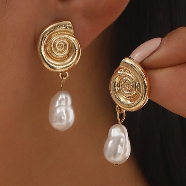 E13441 French retro fashion temperament ZA earrings for women creative shell conch pearl earrings versatile earrings - Image 2