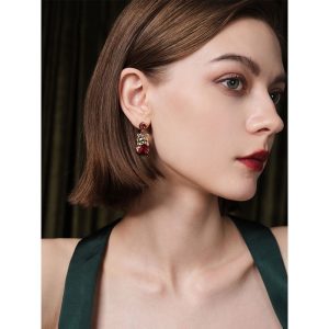 French timeless fashion earrings, 2022 new earrings, high-end light luxury niche design stud earrings for women