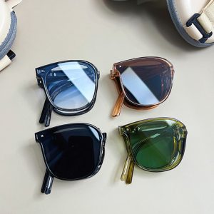 Folding sunglasses sunglasses wholesale fashion retro sunscreen folding sunglasses pocket air cushion ins glasses female wholesale