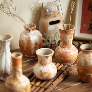 Jingdezhen new Chinese ceramic small vase, living room, home decoration, flowers, red and white porcelain, handmade flower arrangement, tea table ornaments