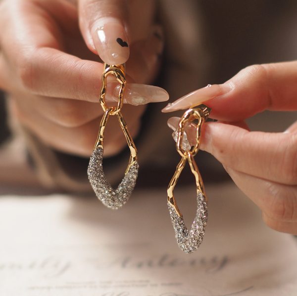 Retro niche geometric genius design heavy work retro light luxury special-shaped twist earrings earrings without ear piercings