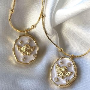 European and American angel opening and closing album box necklace pet photo frame necklace female literary retro clavicle chain