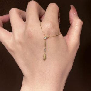 New minimalist water drop necklace women's collarbone chain temperament light luxury niche high-end simple and versatile Valentine's Day gift