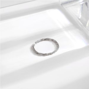 Fashion plain circle simple sparkling titanium steel ring, women's light luxury niche accessories, Korean version of jewelry