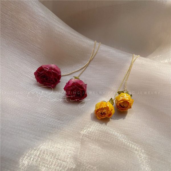 Super fairy design sense immortal rose real flower earrings French retro court style earrings Dongdamen earrings female