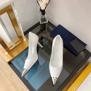 Cat heel toe sandals women's 2024 summer new pointed toe temperament fairy style single shoes low heel triangle mark French sandals