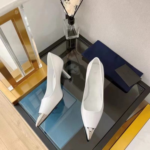 Cat heel toe sandals women's 2024 summer new pointed toe temperament fairy style single shoes low heel triangle mark French sandals - Image 4