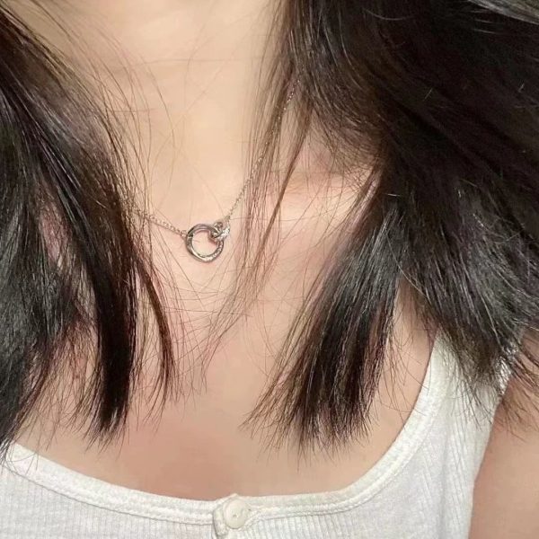 Interlocking Mobius necklace women's ins light luxury high-end sense to send the boyfriend and girlfriend collarbone chain - Image 3