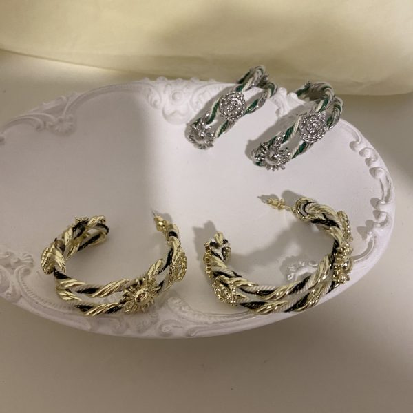 French niche design sun C ring earrings simple and high-end sense of hollow French retro circle women - Image 5