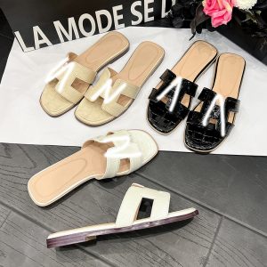 Real sheepskin summer lazy H sandals are fashionable and versatile, beach flats, ins, trendy white slippers for women to wear