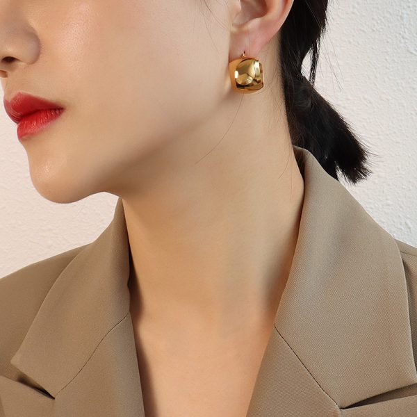 French fashion celebrity ball C earrings high quality version titanium steel plated 18K real gold earrings female factory wholesale - Image 2
