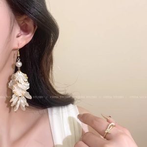Petal tassel pearl earrings 2025 new hot high-end light luxury earrings earrings French temperament earrings women
