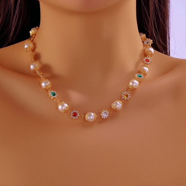 European and American new hip-hop niche diamond-encrusted pearl splicing necklace women's design sense pearl colored diamond flower necklace wholesale