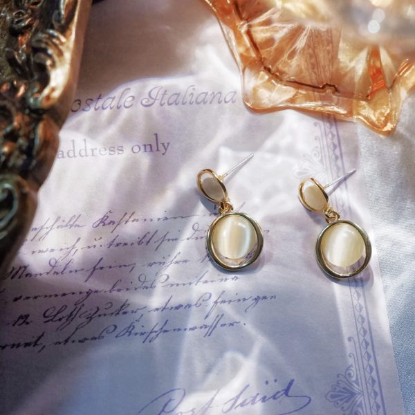 "French Town" gentle and simple, court retro cat-eye earrings, high-end vintage vintage earrings, ear clips - Image 2
