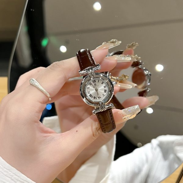 Niche vintage women's watch simple casual belt delicate waterproof student watch French pre-owned small dial watch women