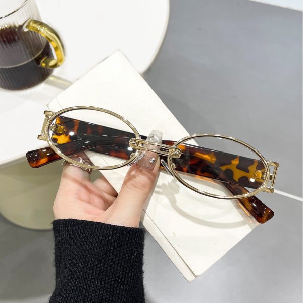 European and American retro small frame sunglasses women's summer ins style street photography glasses Korean version of high-end beach vacation sunglasses
