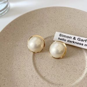 French vintage big pearl earrings, women's niche design, retro earrings, 2023 new trendy foreign style celebrity earrings