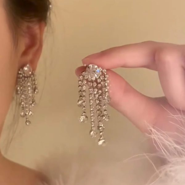 French light luxury drop gemstone earrings, ultra-sparkling diamond-encrusted retro court style earrings, fashionable personality, niche earrings - Image 3
