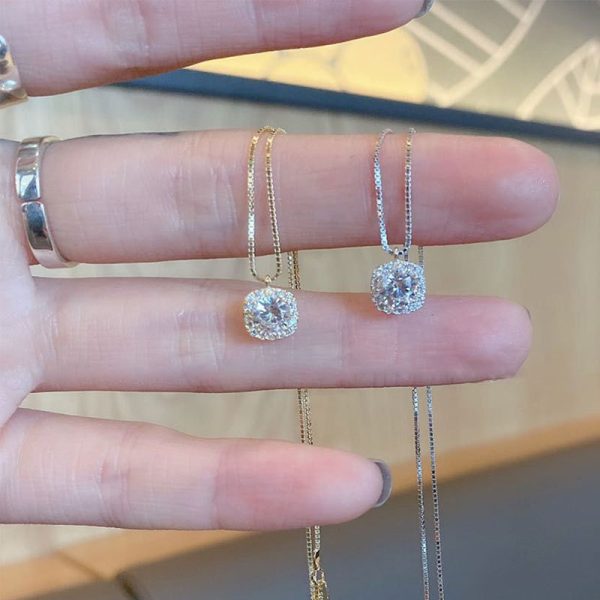 Small square diamond flash diamond necklace accessories female niche design, light luxury temperament, high-end sense ins cold wind clavicle chain - Image 2